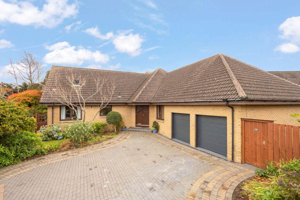 Property photo 1 of 30