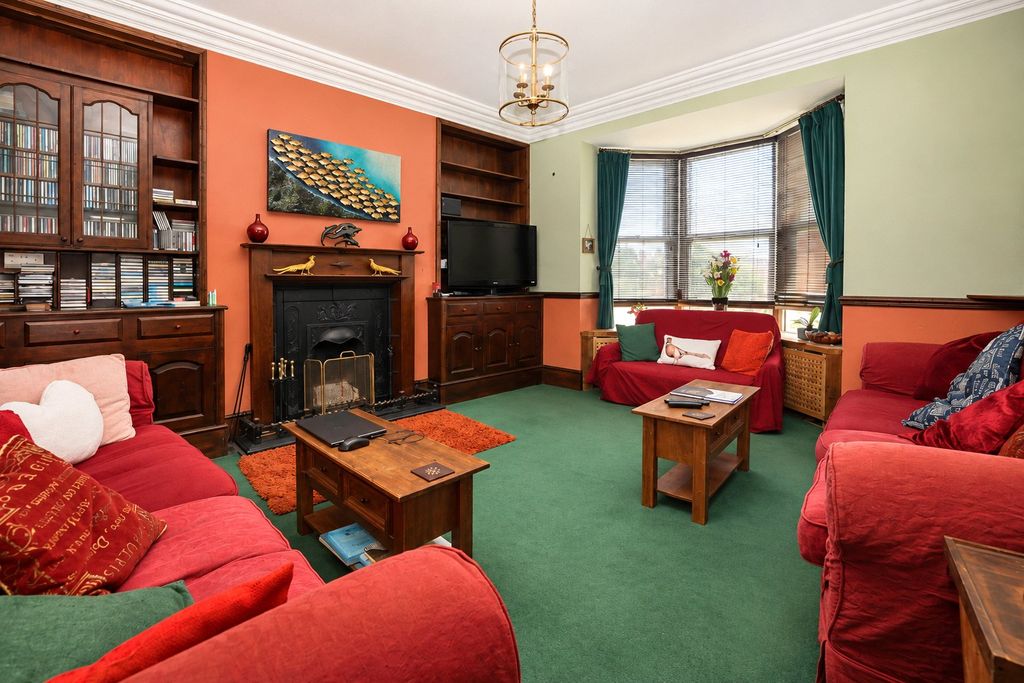 Property photo 2 of 14 Picture No. 23