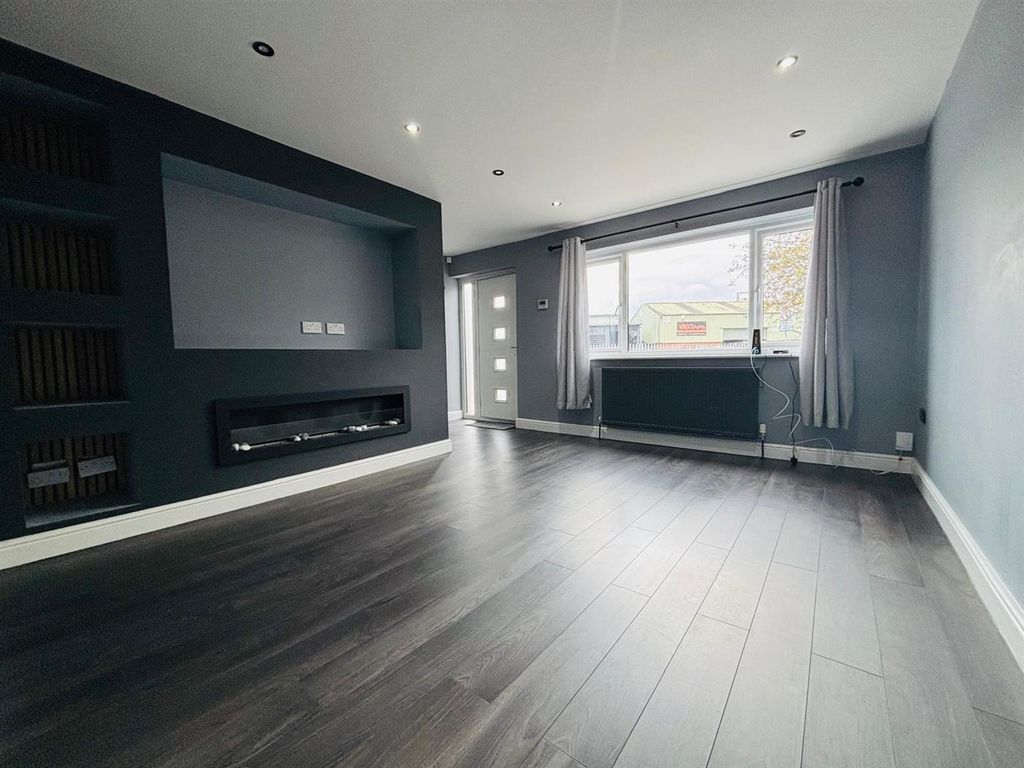 Property photo 2 of 15 Living Area: