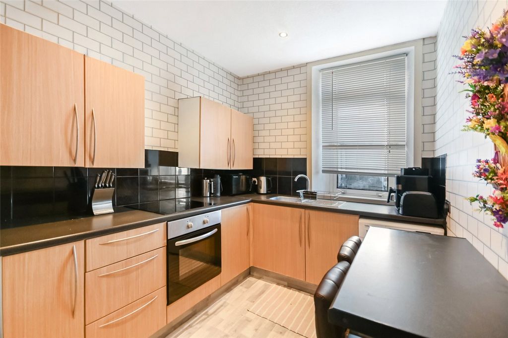 Property photo 2 of 16 Picture No. 23