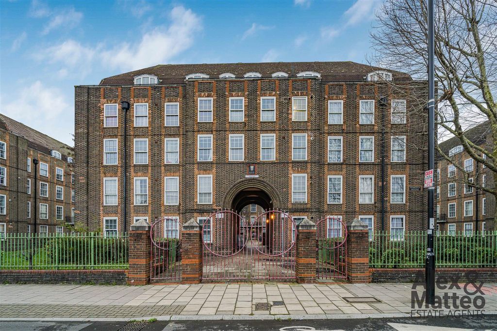 Property photo 1 of 16 Pomona House