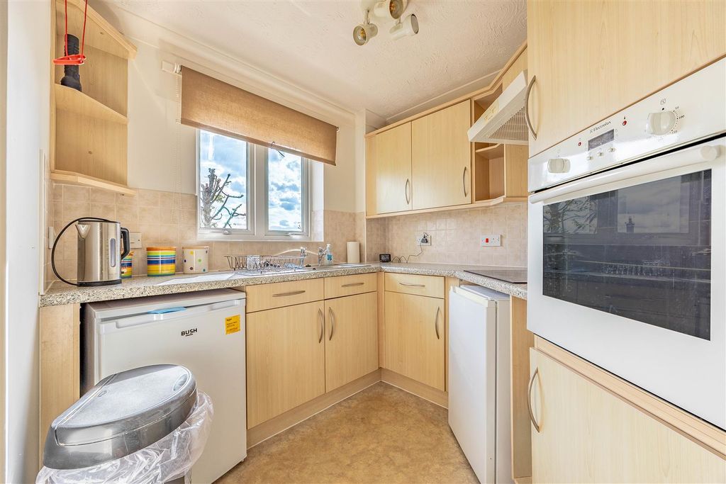 Property photo 3 of 13 Kitchen