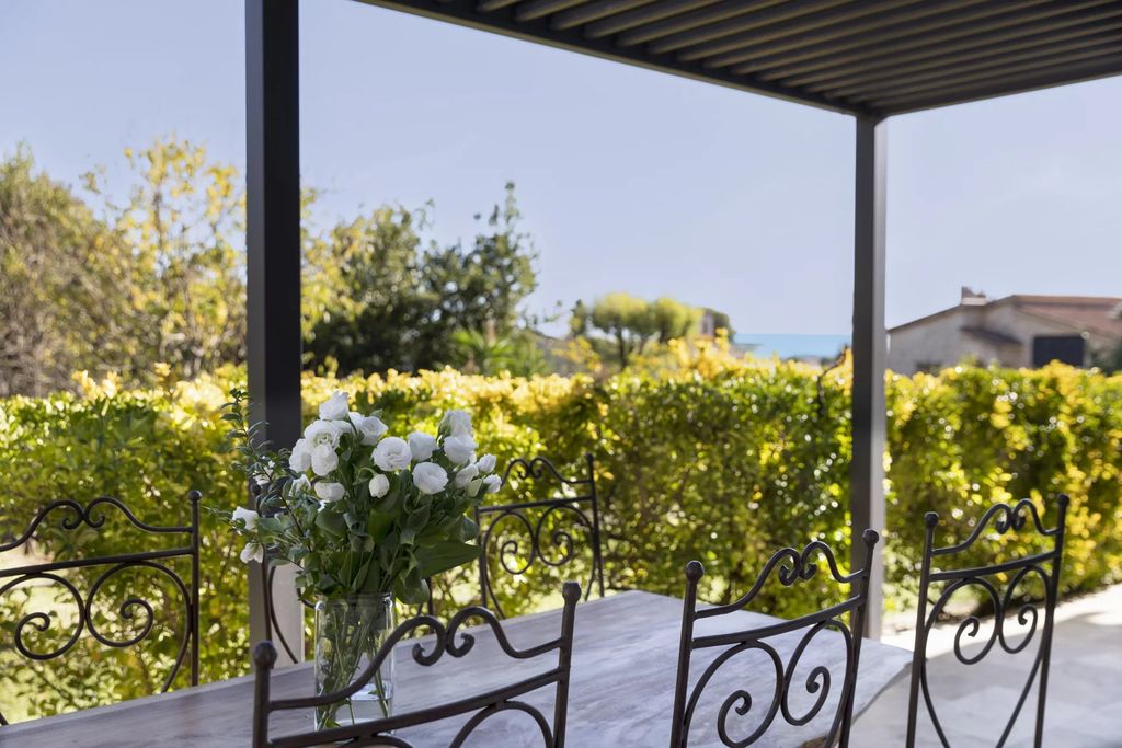 Property photo 2 of 47