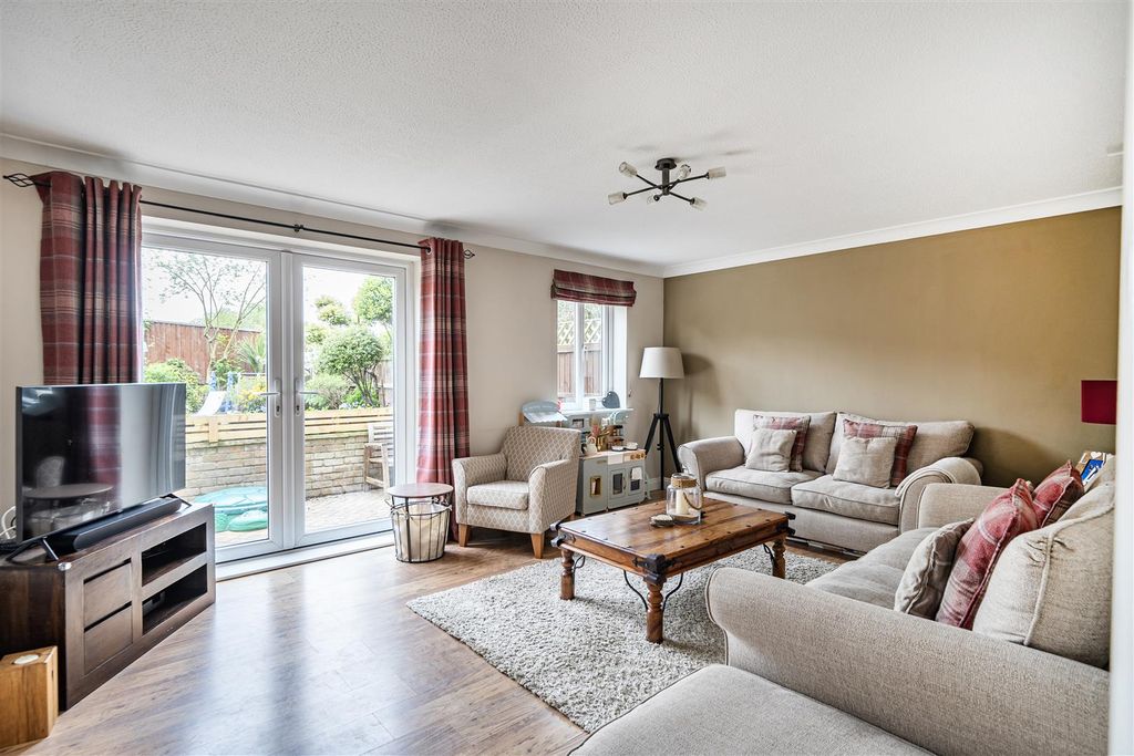 Property photo 2 of 17 Lounge