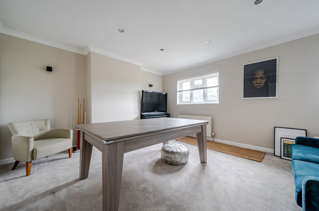 Property photo 2 of 12 1458670-12-6A0355...