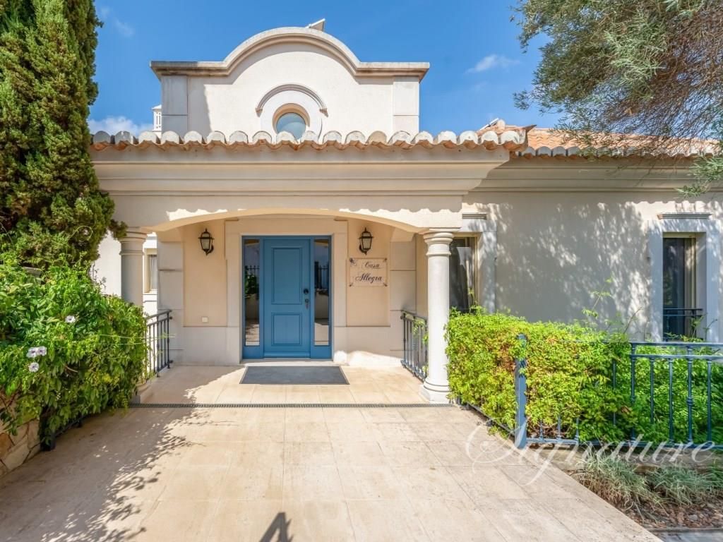 Property photo 1 of 20 Elegant 5-Bedroom Villa With Pool In The Heart Of Santa Barbara De Nexe