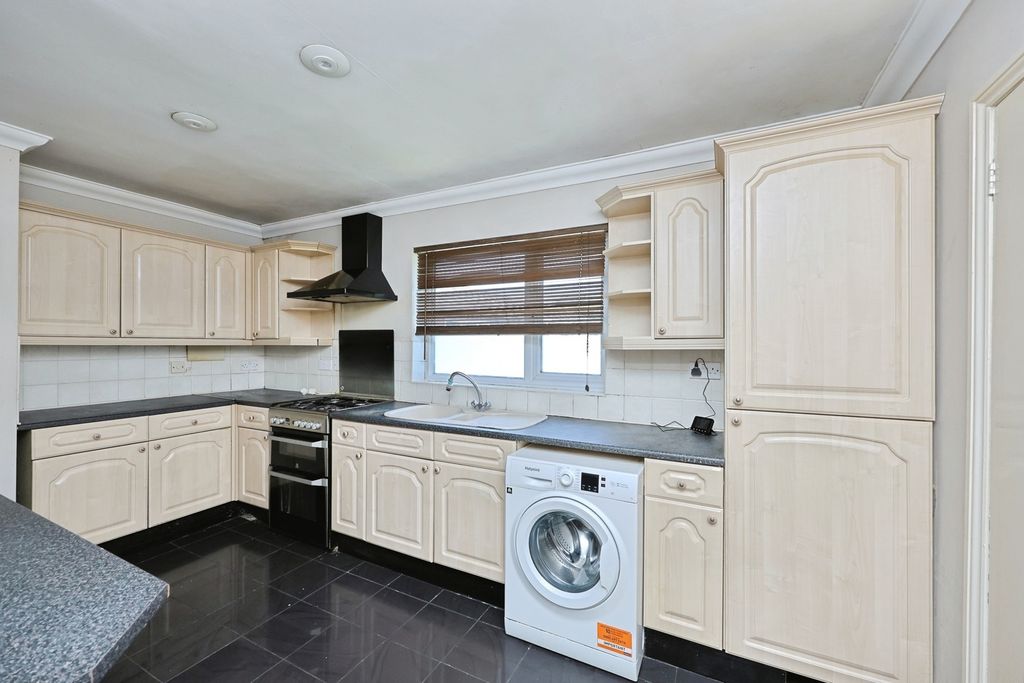 Property photo 3 of 9 Pbox-Img.Jpg