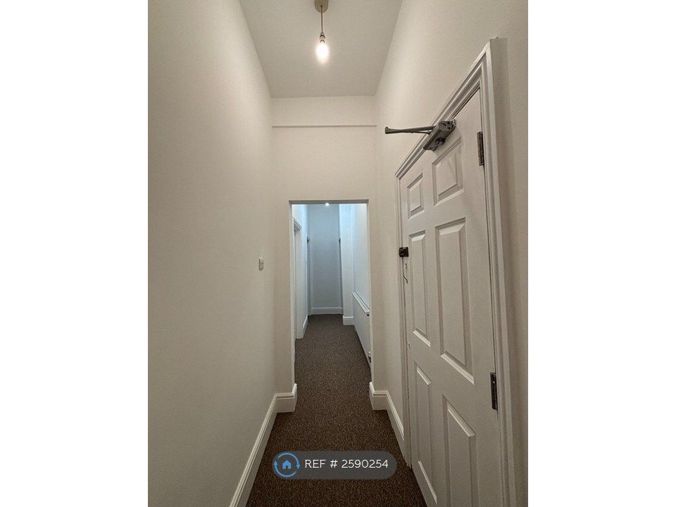 Property photo 2 of 10 Hallway
