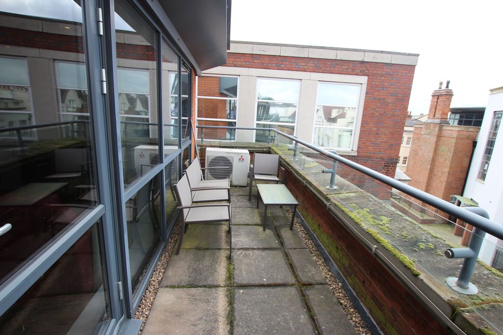 Property photo 2 of 20