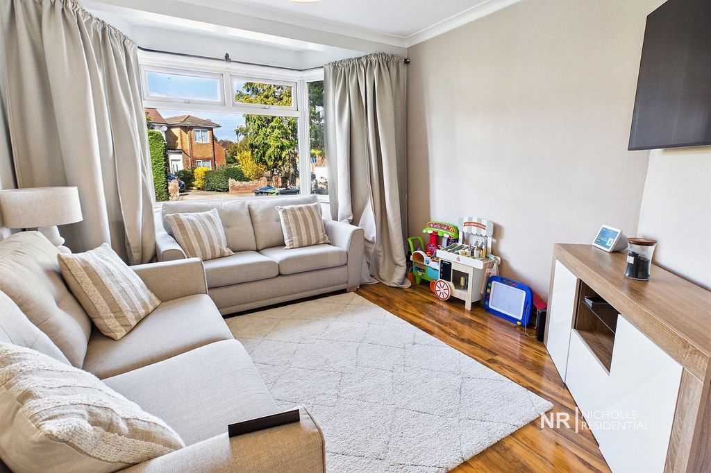 Property photo 2 of 13 Lounge