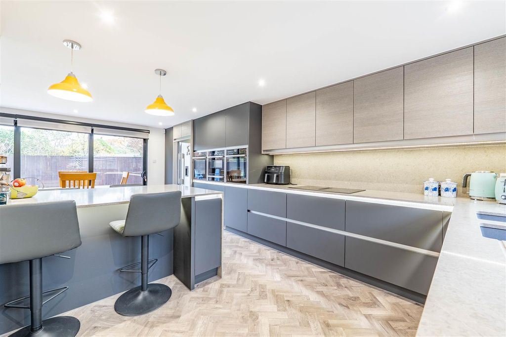 Property photo 3 of 32 Kitchen/Sitting Room