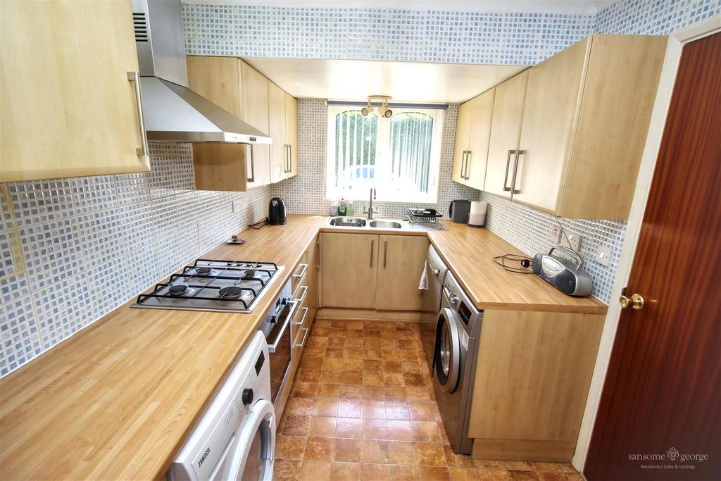 Property photo 3 of 9 Kitchen