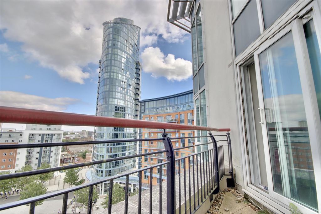 Additional image 12 of 2 bed flat for saleGunwharf Quays, Portsmouth PO1