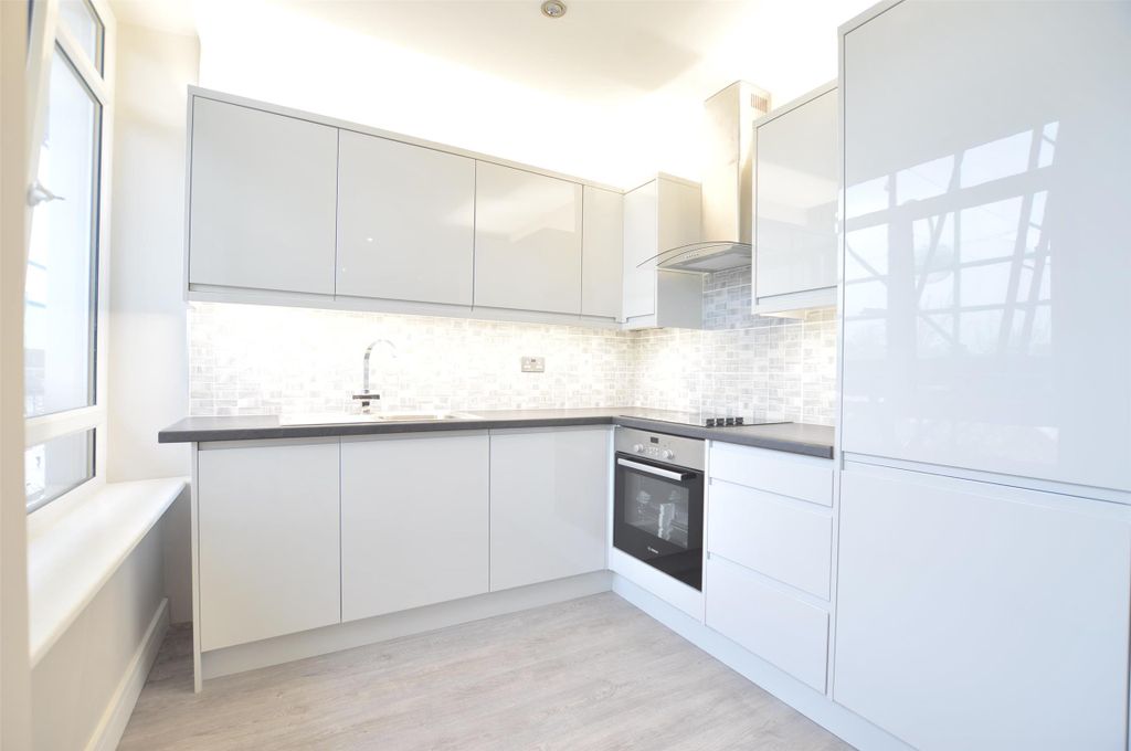 Property photo 2 of 10 Kitchen