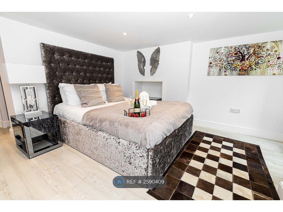 Property photo 3 of 14 Master Bedroom