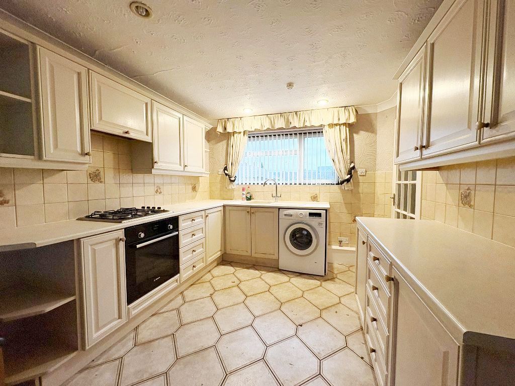 Property photo 2 of 14 Kitchen