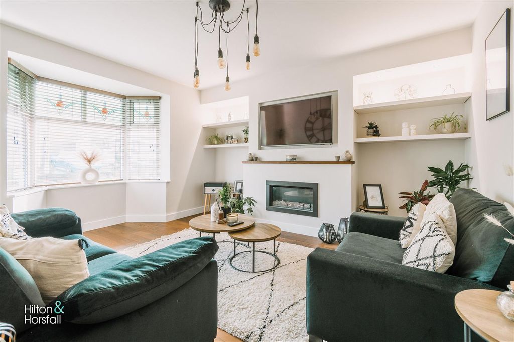 Property photo 2 of 21 Ellesmere Avenue