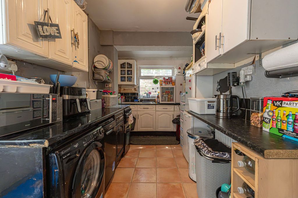 Property photo 2 of 24
