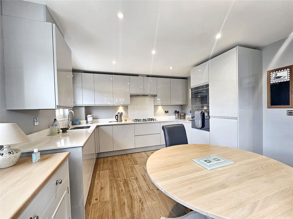 Property photo 2 of 25 Picture No. 04