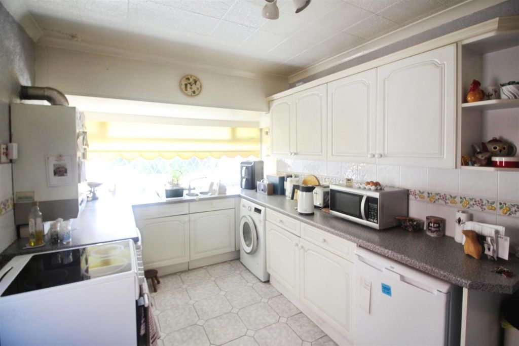 Property photo 3 of 13 Kitchen