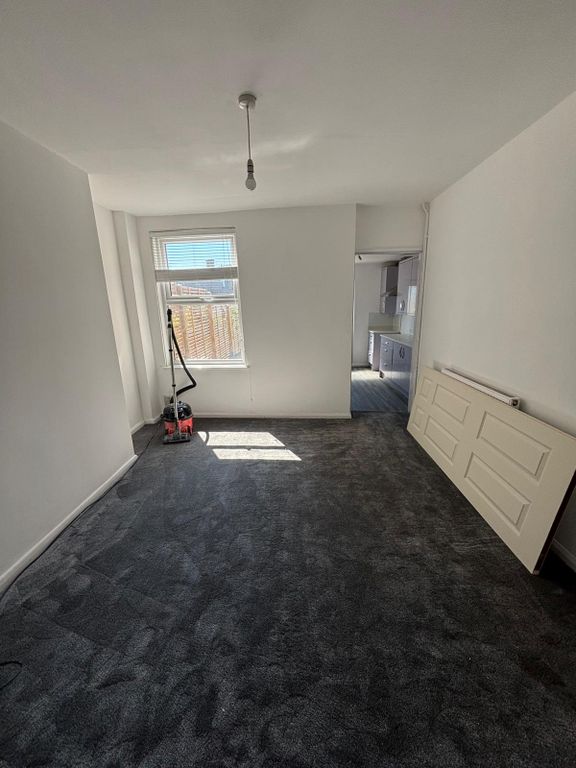 Property photo 3 of 8 Picture 3