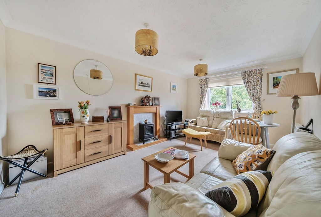 Property photo 2 of 13 1301816-7-68482E3...