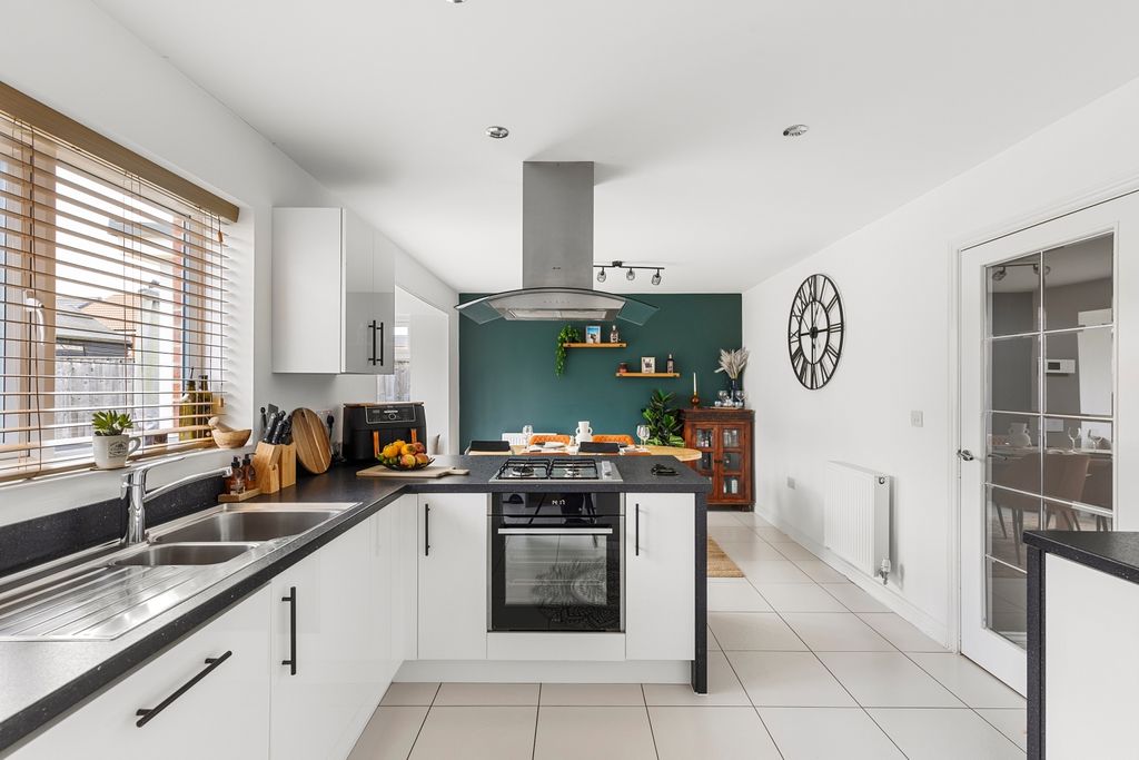 Property photo 2 of 21 Kitchen