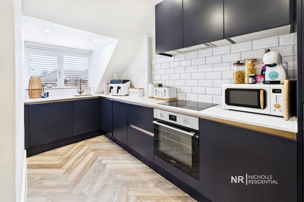 Property photo 2 of 11 Kitchen