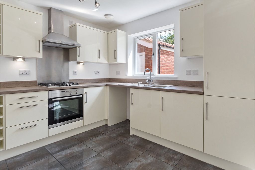 Property photo 3 of 16 Kitchen