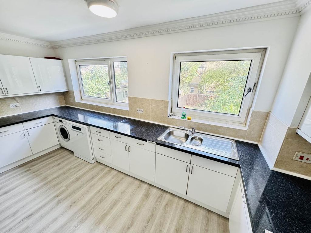 Property photo 1 of 9 Kitchen