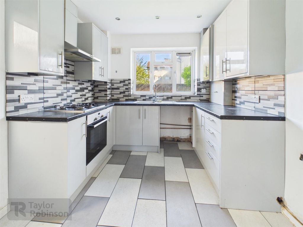 Property photo 2 of 16 Cam02600G0-Pr0715-Still016.Jpg