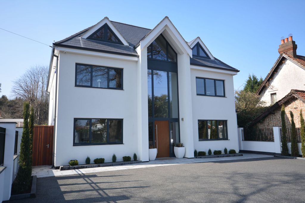 Property photo 1 of 42