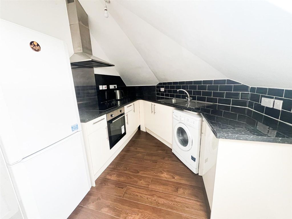 Property photo 3 of 5 Carr Rd E17