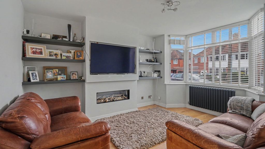 Property photo 2 of 20