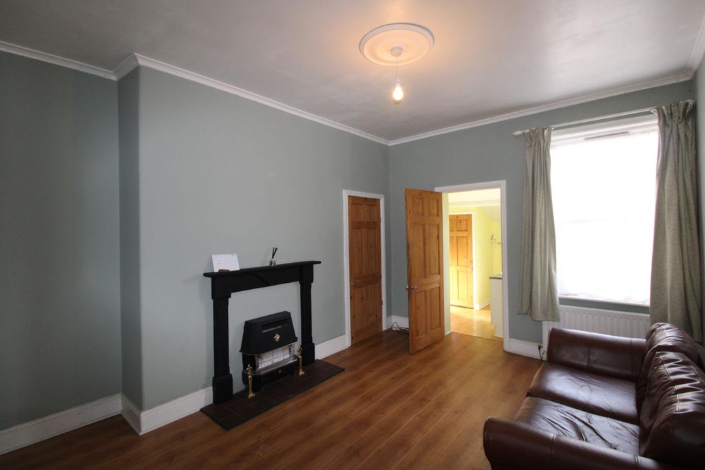 Property photo 3 of 7 Living Room