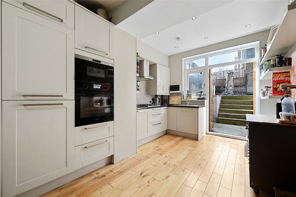 Property photo 3 of 11 Picture No. 06