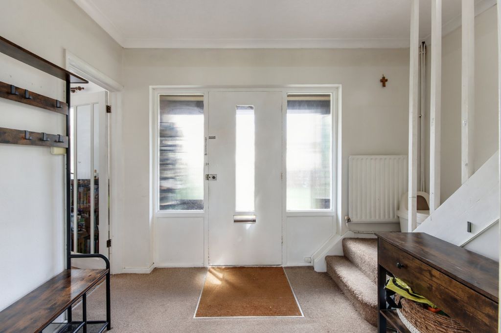 Property photo 2 of 16 Entrance Hall