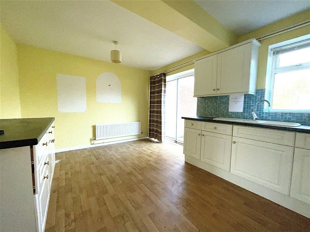Property photo 3 of 7 Kitchen