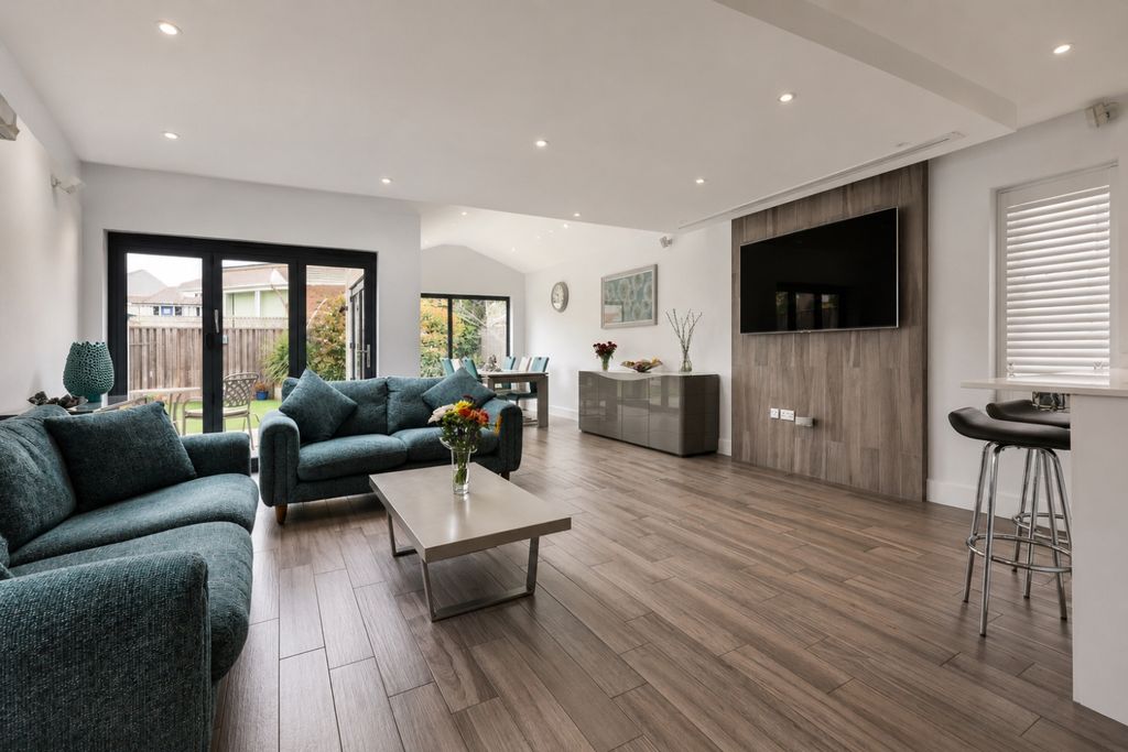 Property photo 3 of 28 C6245971-Aa3C-4137-B12B-0F9Dd490056B