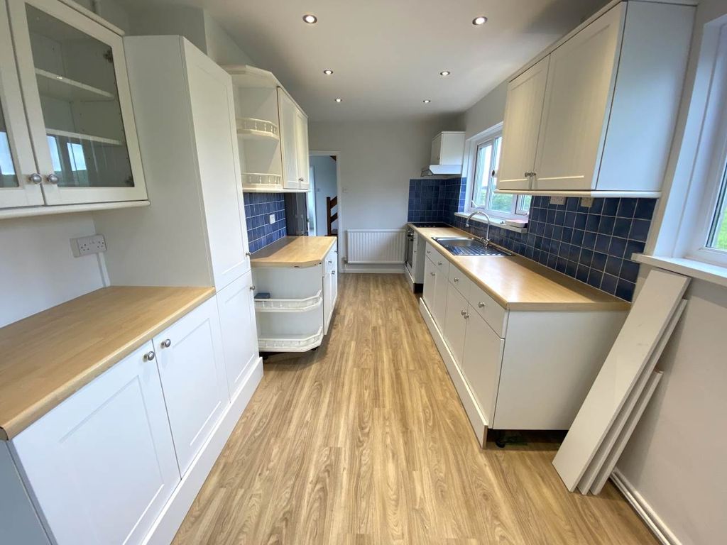 Property photo 3 of 13 Kitchen