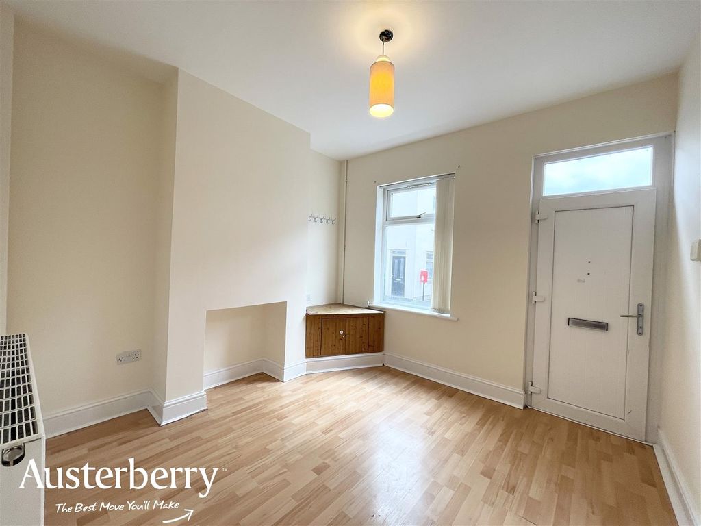 Property photo 2 of 8