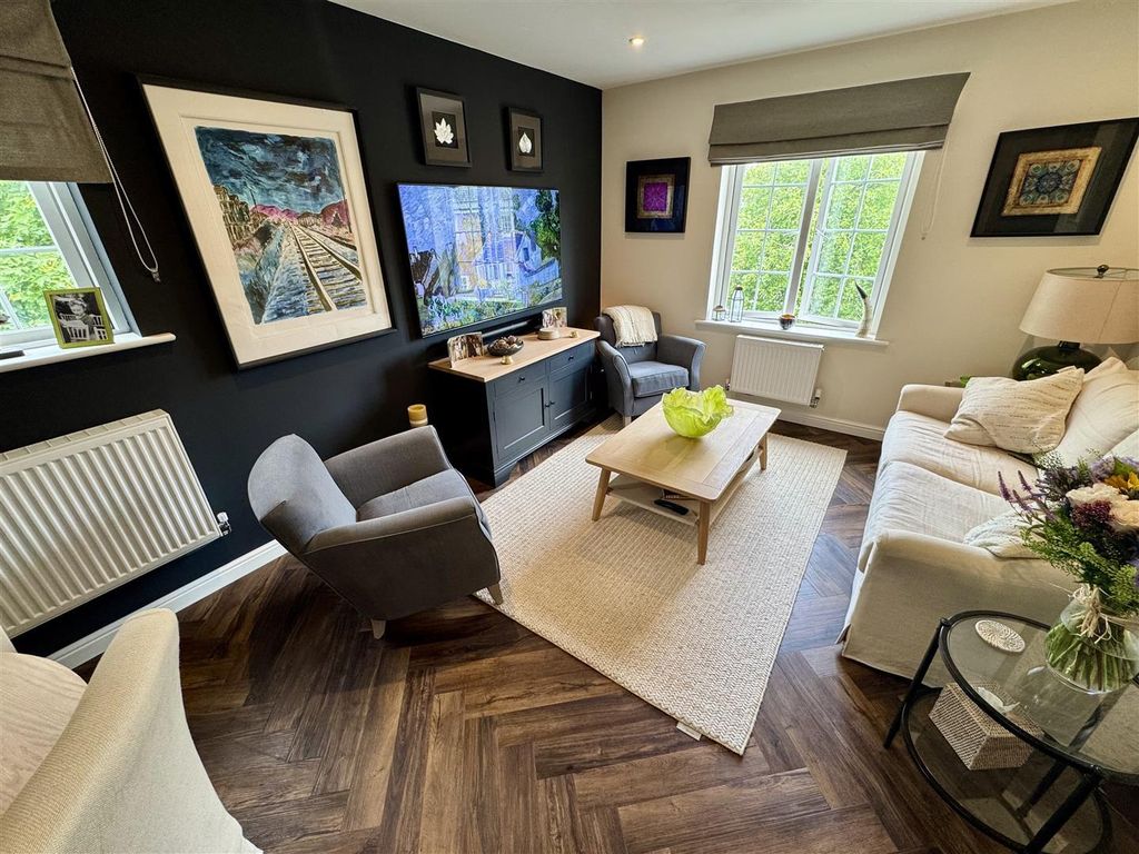 Property photo 3 of 17 15 Lbr 4.Jpg