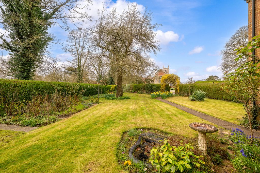 Property photo 2 of 24