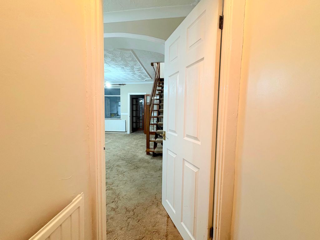 Property photo 3 of 27