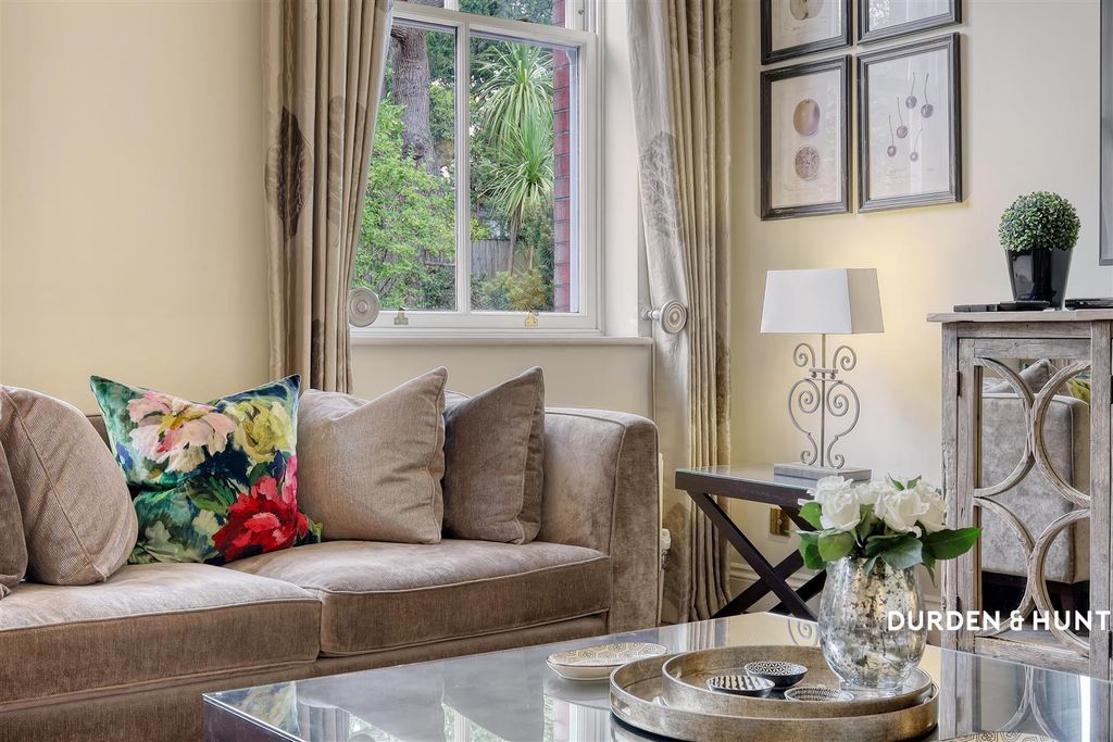Property photo 3 of 23 Chapel Mews