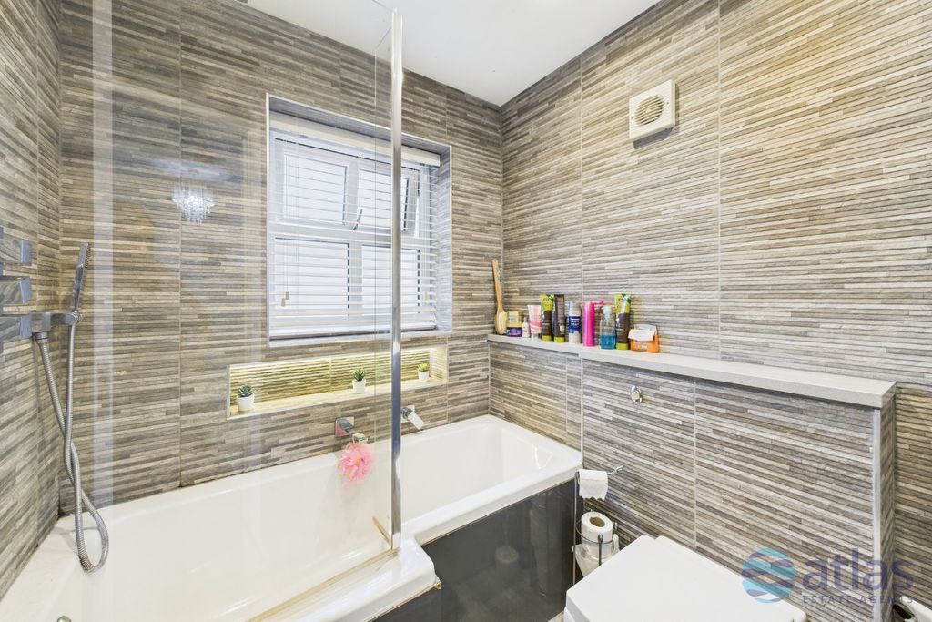 Property photo 3 of 28 Bathroom