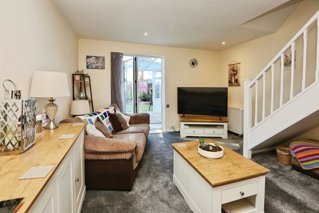 Property photo 2 of 11