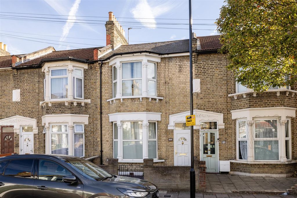 Property photo 1 of 32 Monega Road, E7