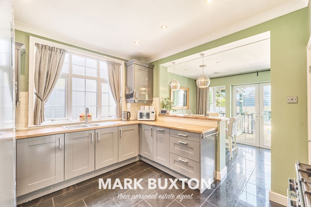 Property photo 2 of 43