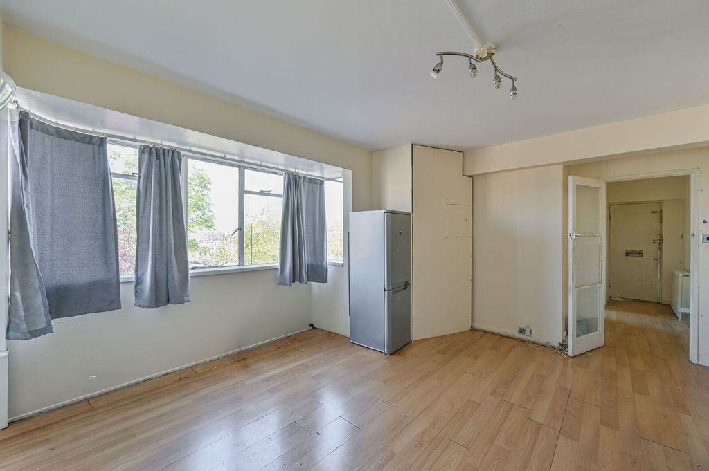 Property photo 3 of 9